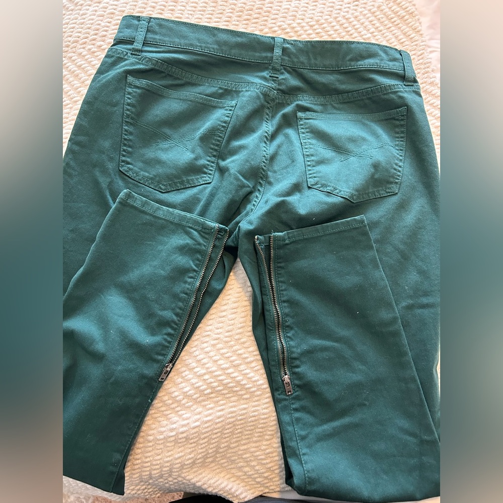 FOREST green woman’s size 12 gap pants.